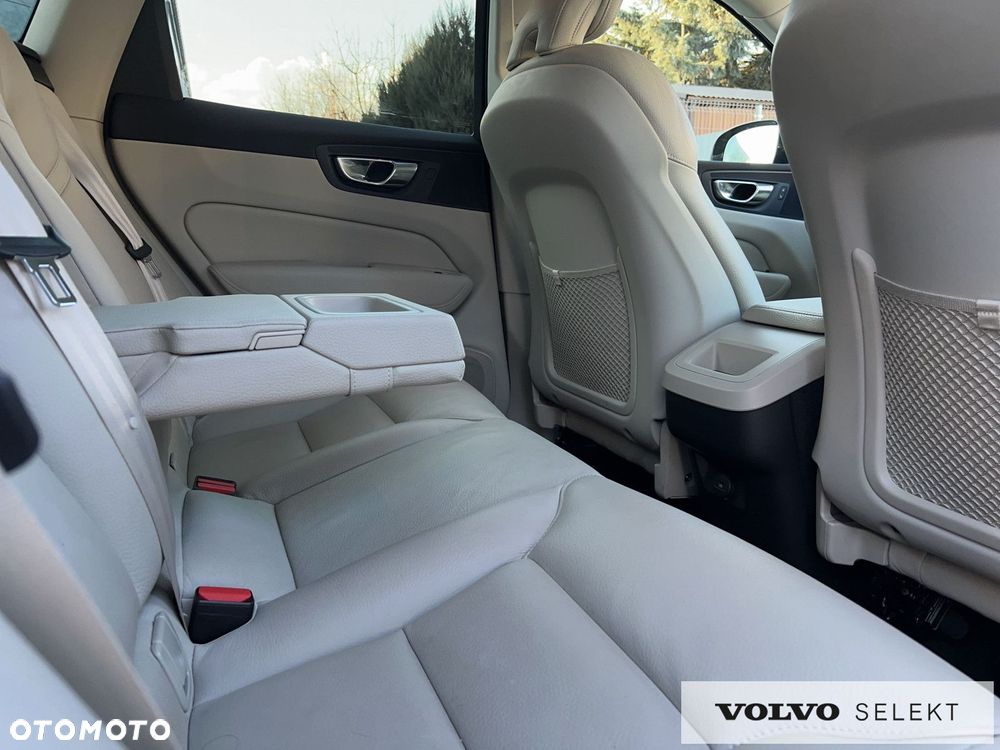 Volvo XC 60 B4 B Momentum - 19