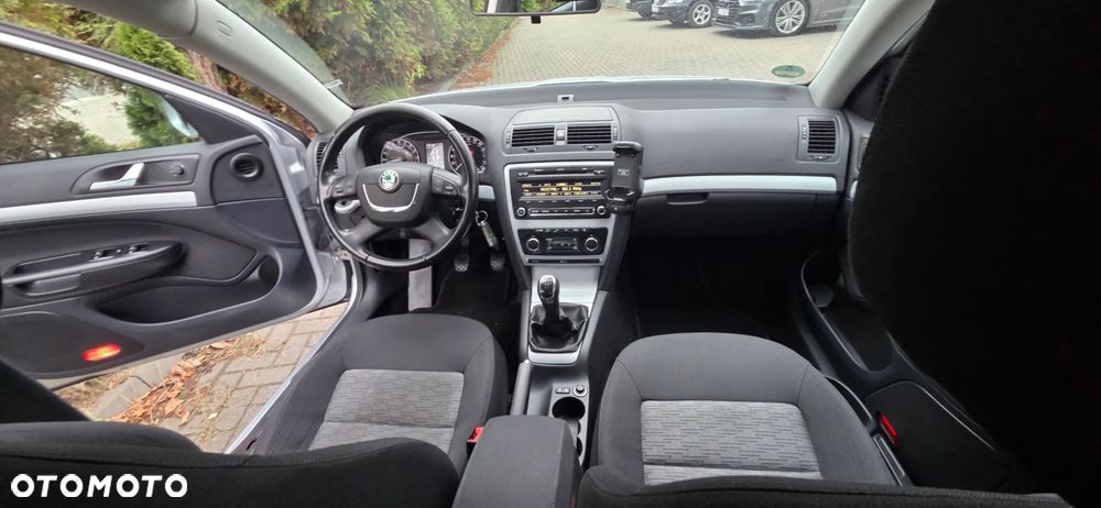 Skoda Octavia 1.6 TDI DPF Ambiente - 32