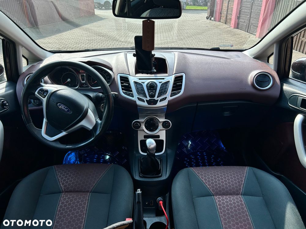 Ford Fiesta 1.6 TDCi DPF Titanium - 21