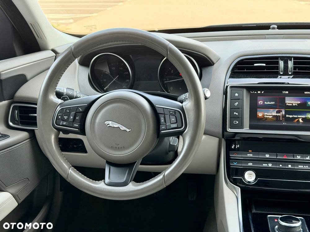 Jaguar XE 20d Prestige - 8