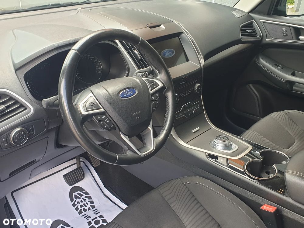 Ford S-Max - 12