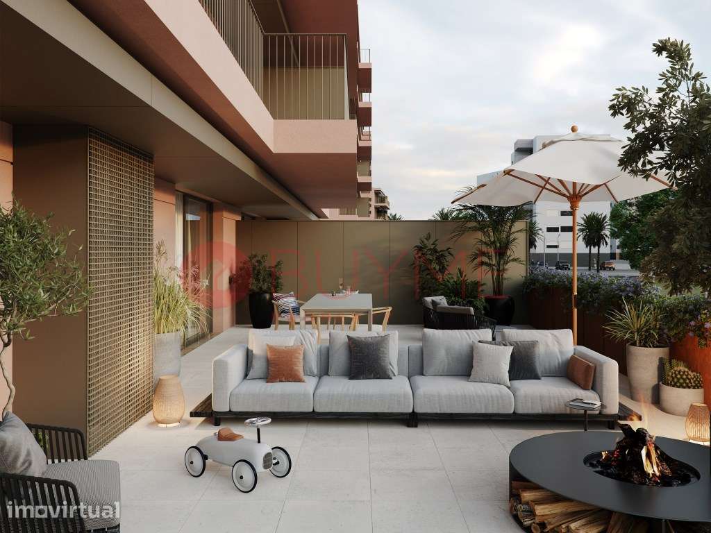 Apartamento T3 no Centro de Faro com Arrecadação e Garagem - Grande imagem: 3/5
