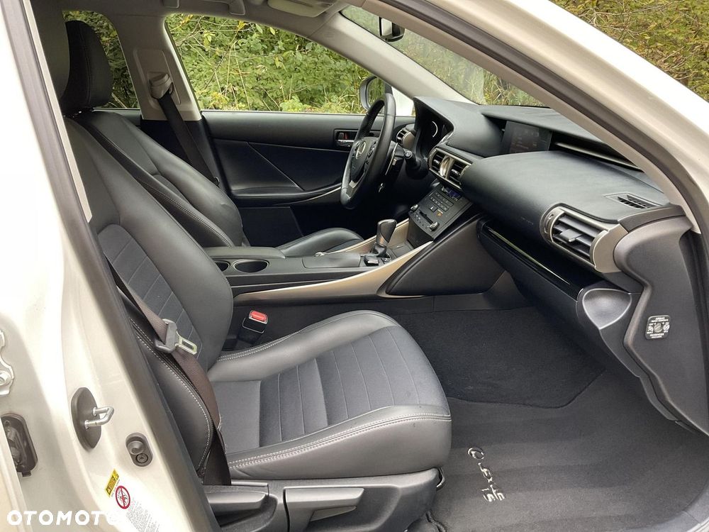 Lexus IS 250 Elegance - 13