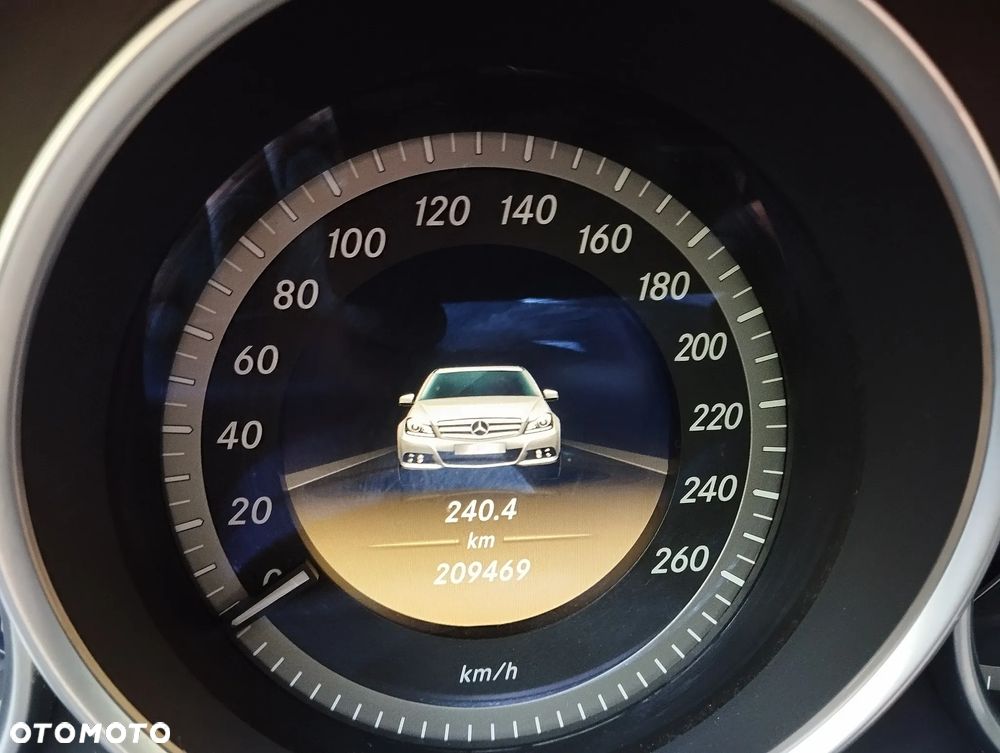 Mercedes-Benz Klasa C 180 T BlueEFFICIENCY - 21
