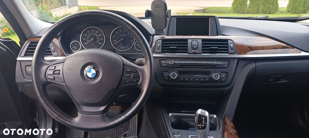 BMW Seria 3 328i xDrive Luxury Line - 14