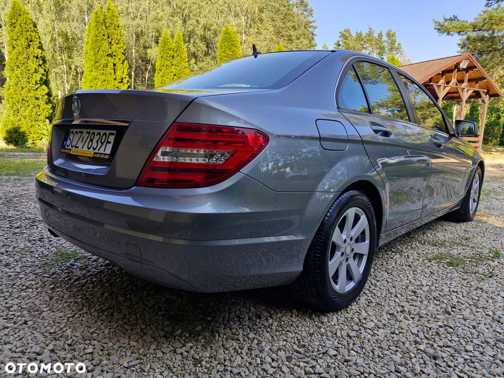 Mercedes-Benz Klasa C 180 CGI BlueEFFICIENCY Avantgarde - 16