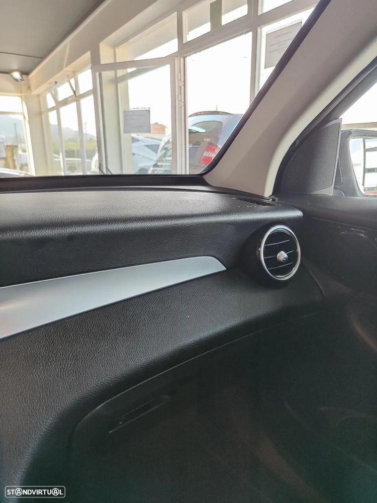 Mercedes-Benz GLC 300 ver-de-4matic-9g--tronic-edition-amg-line - 36