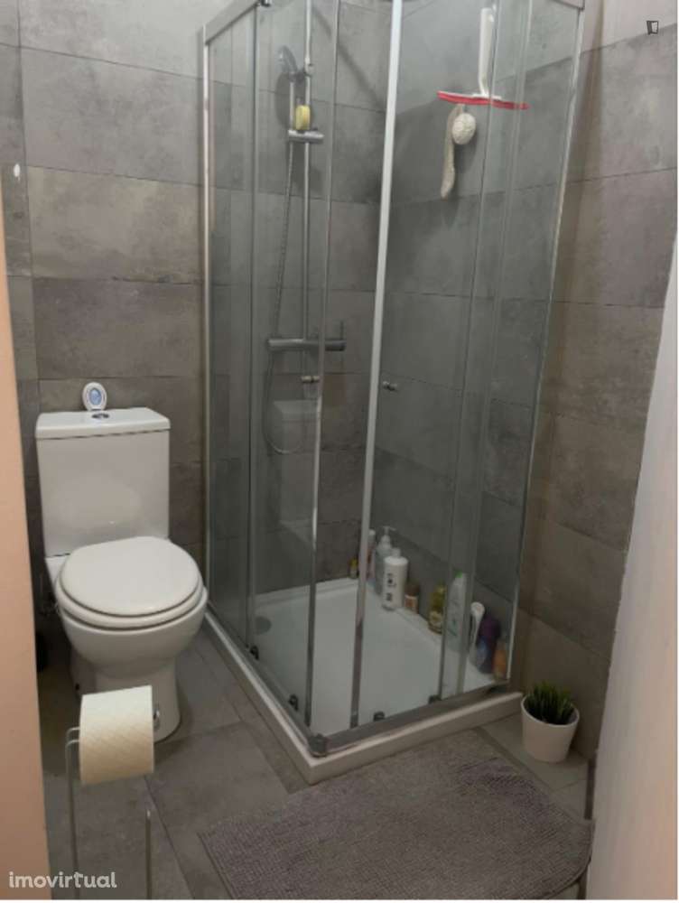 Quarto - localizado em Benfica Lisbon - Grande imagem: 4/5