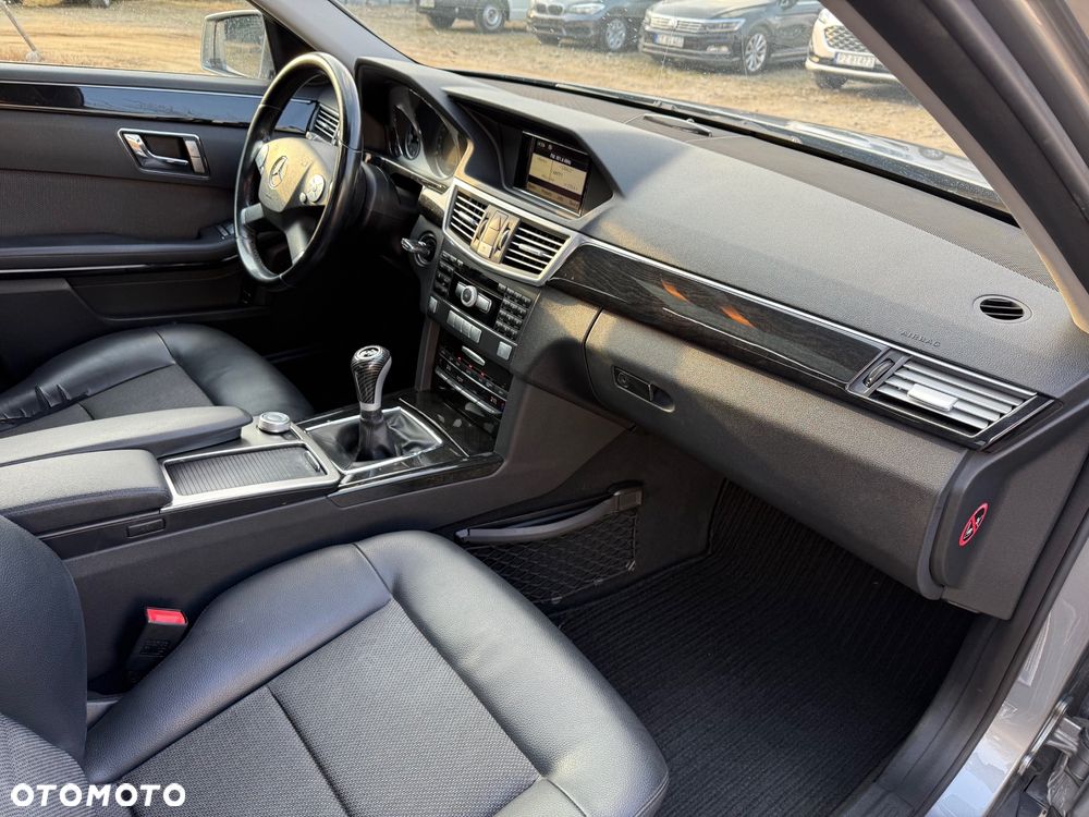 Mercedes-Benz Klasa E 200 CGI BlueEffICIENCY Avantgarde - 16