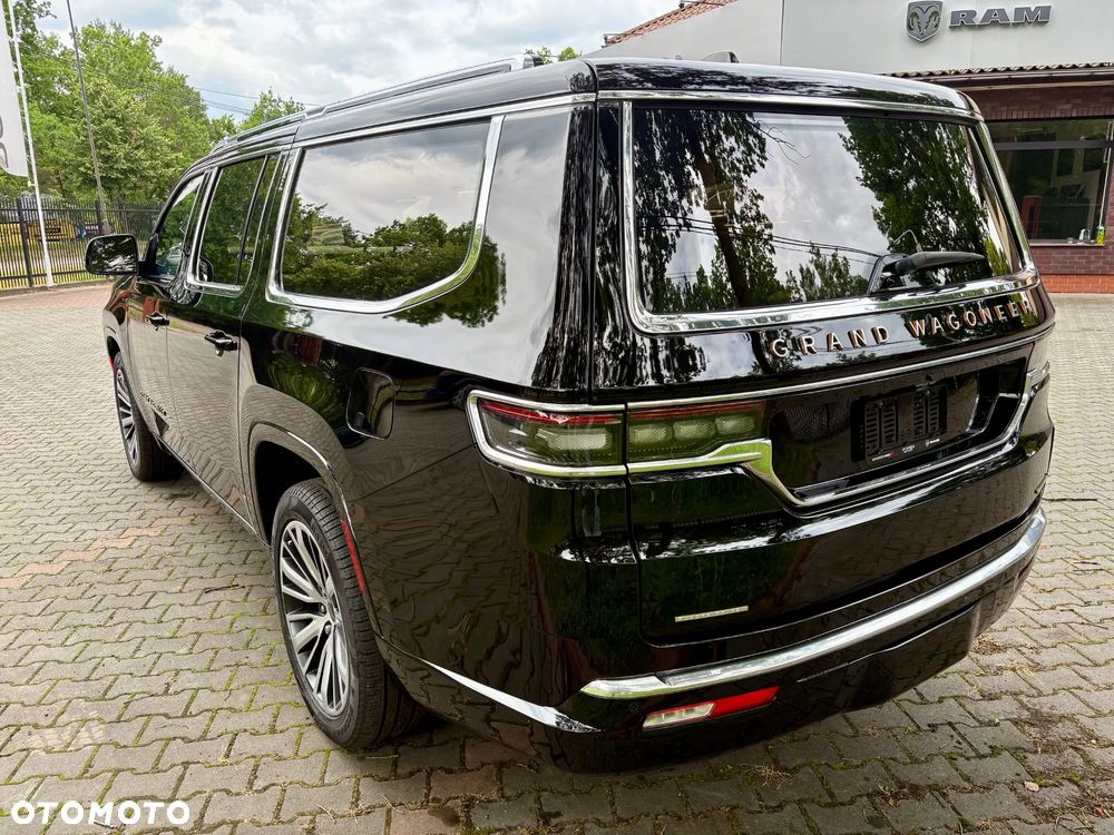 Jeep Grand Wagoneer - 8