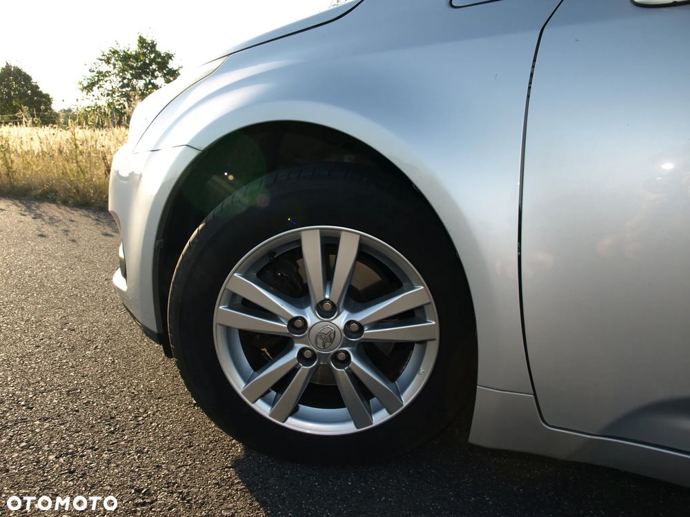 Toyota Avensis - 16