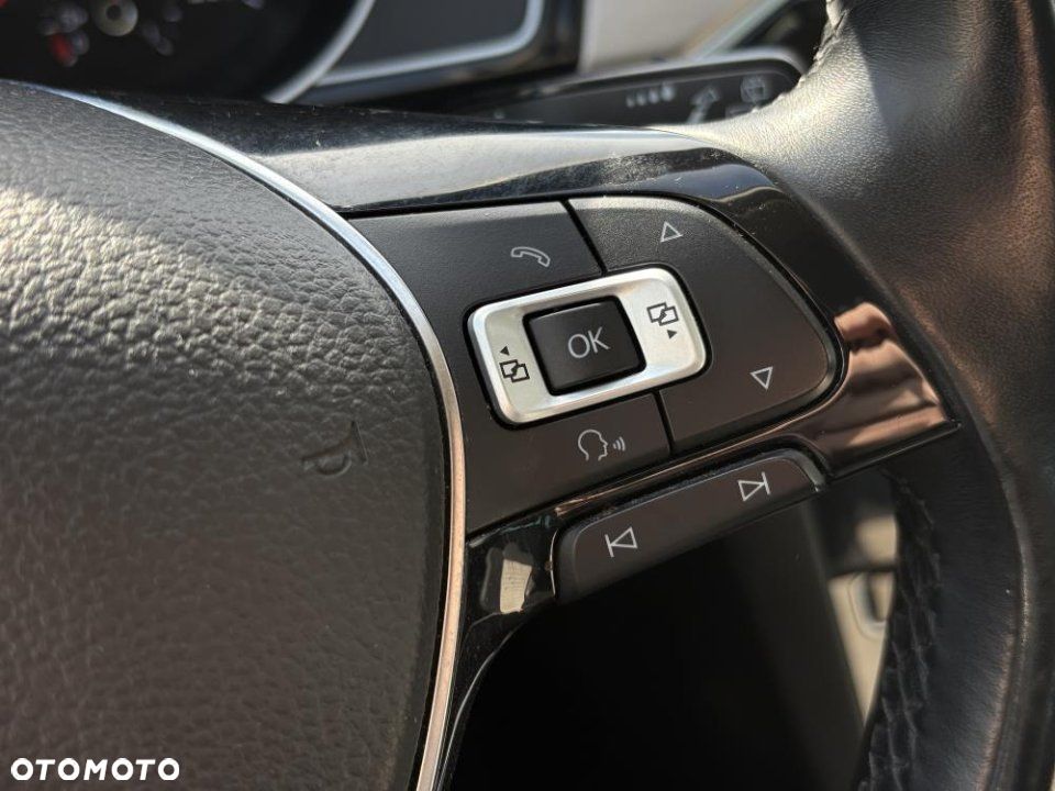 Volkswagen Passat - 11