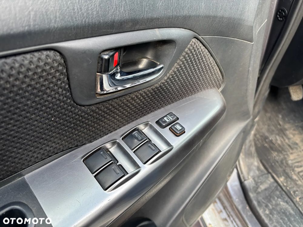 Toyota Hilux 2.5 D-4D SR5 - 20