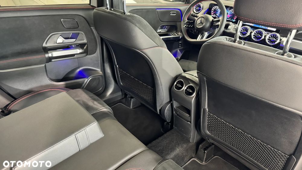 Mercedes-Benz GLB 200 AMG Line 7G-DCT - 31