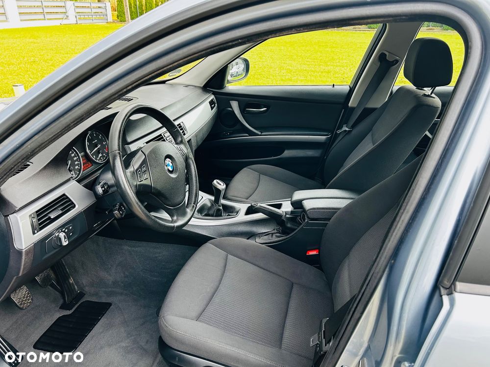 BMW Seria 3 318i Edition Sport - 16
