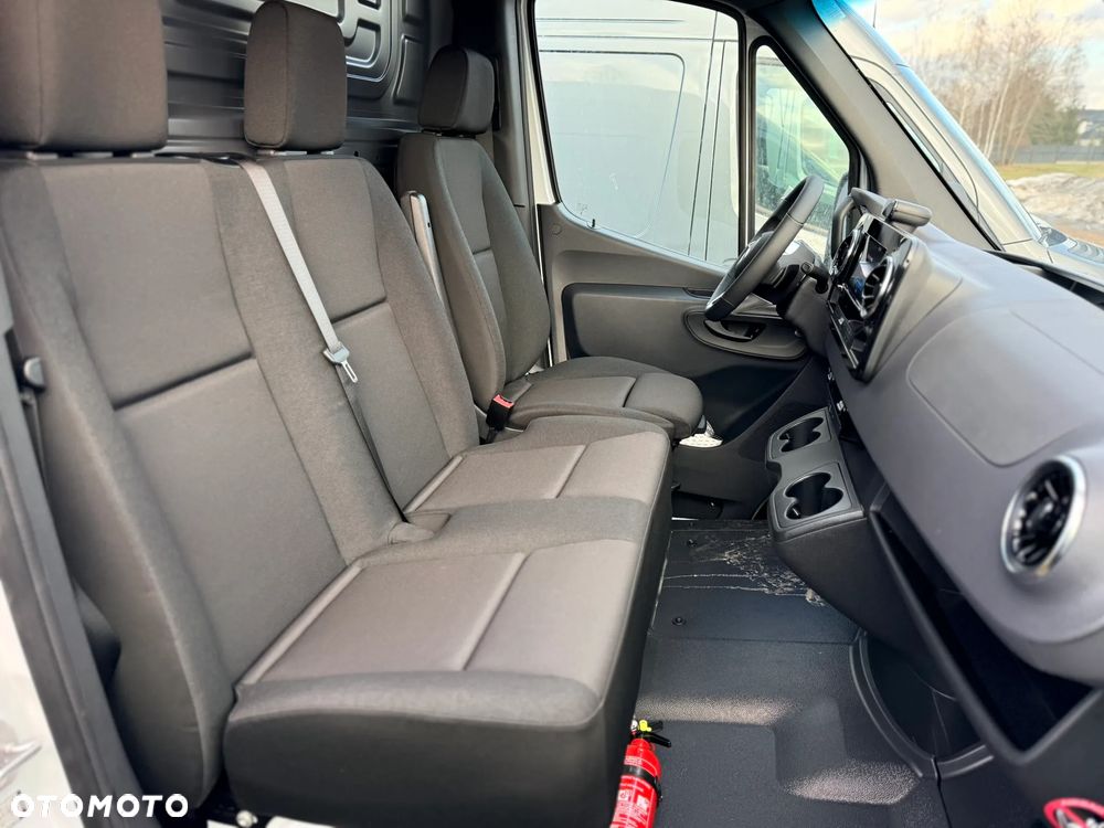Mercedes-Benz Sprinter - 13