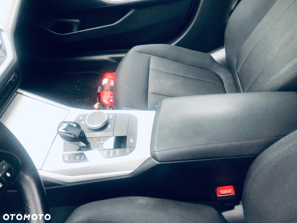 BMW Seria 3 318d Business Edition - 4