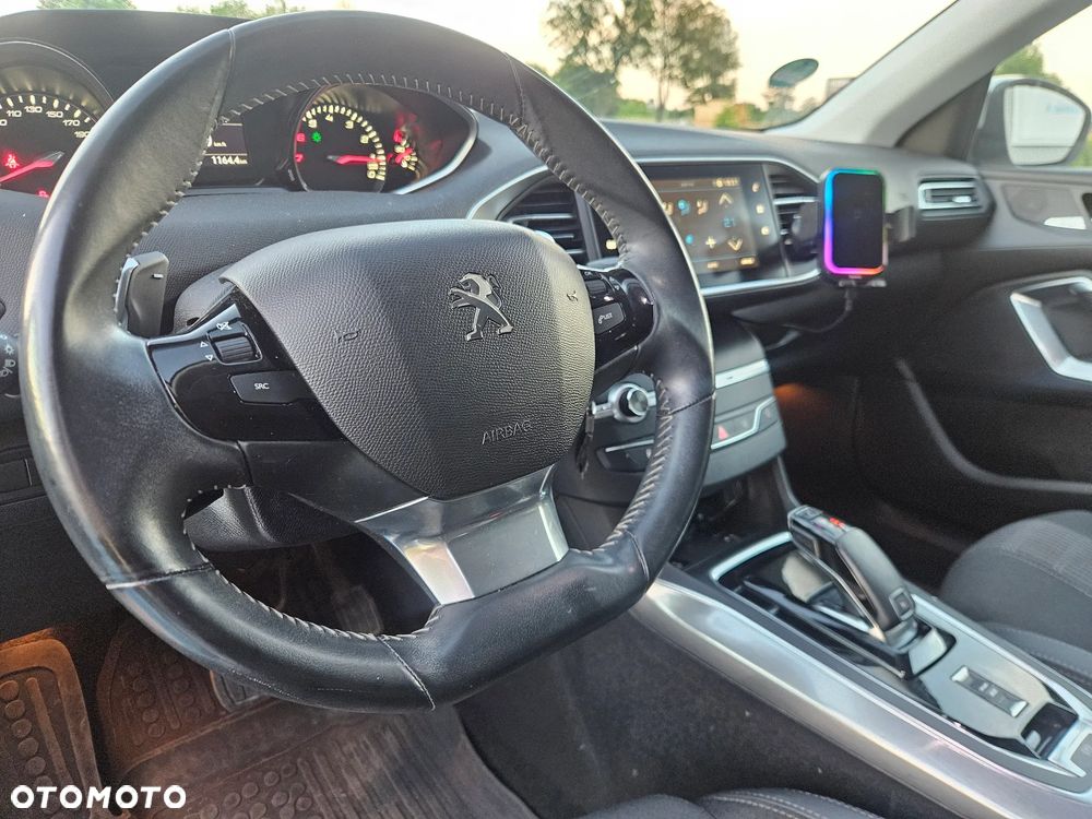 Peugeot 308 1.2 PureTech GPF Allure S&S EAT8 - 26