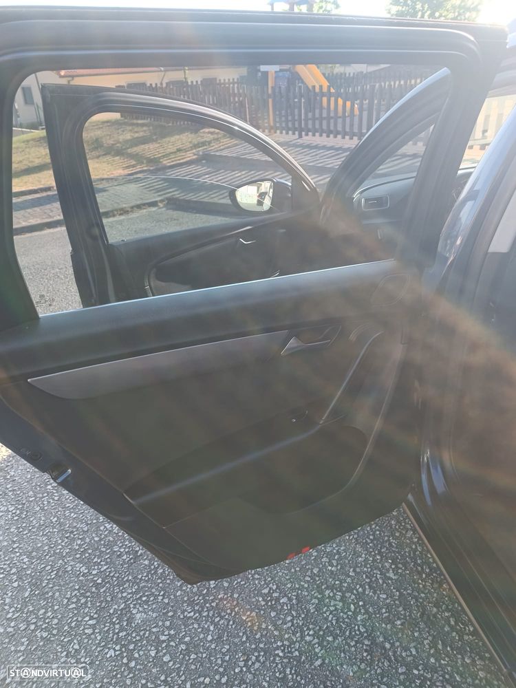 VW Passat Variant 2.0 TDI Confortline - 11