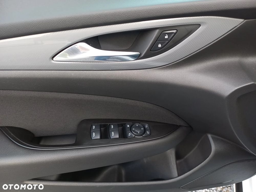 Opel Insignia 2.0 CDTI automatik Business Edition - 33