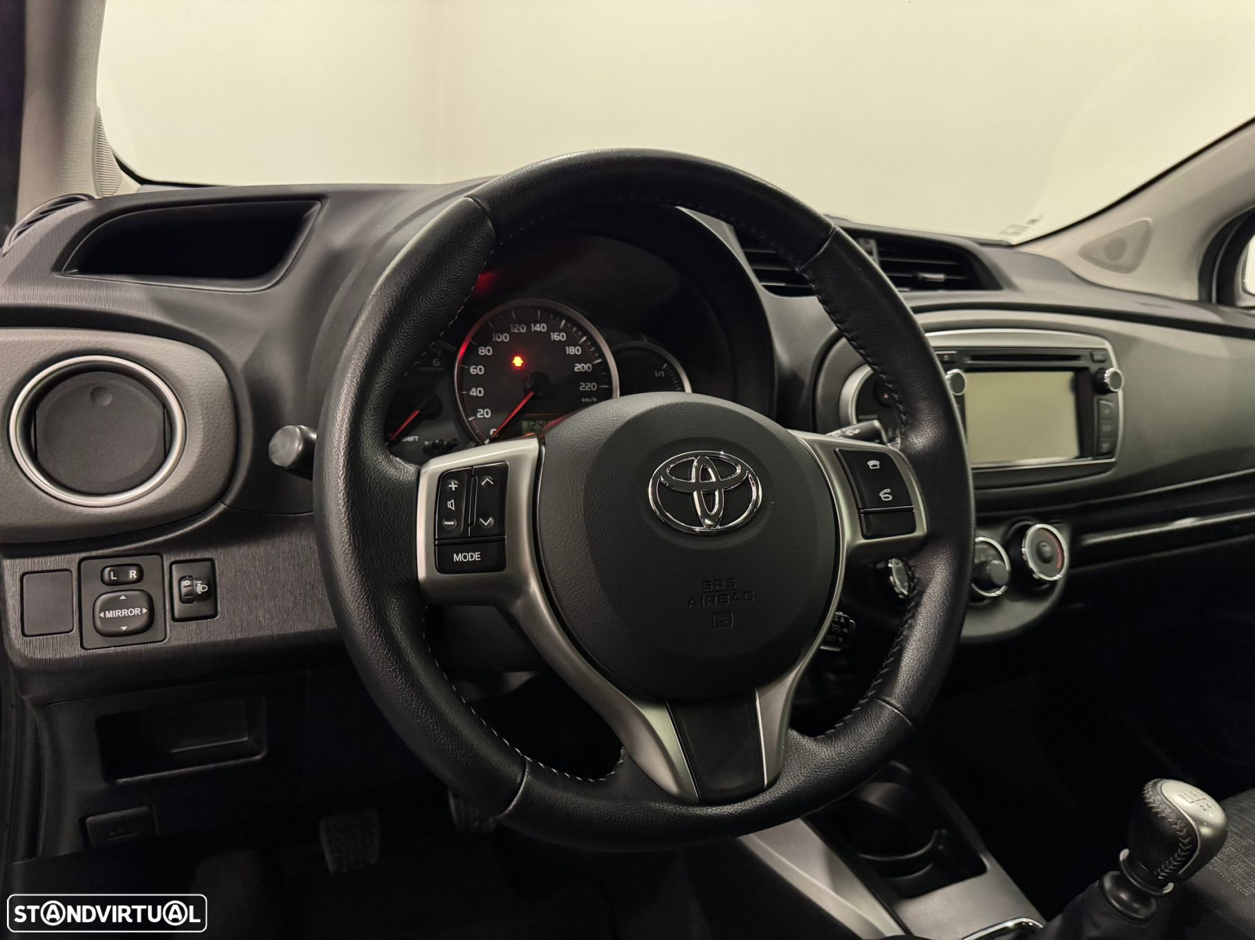 Toyota Yaris 1.4 D-4D ACtive+AC - 32