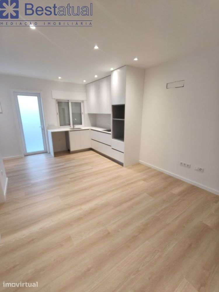 M. T 1 - Completamente Nova- J/Novo Lidl de Famalicão - Grande imagem: 2/28