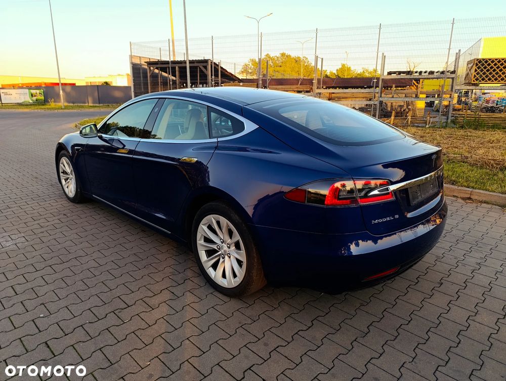 Tesla Model S - 13