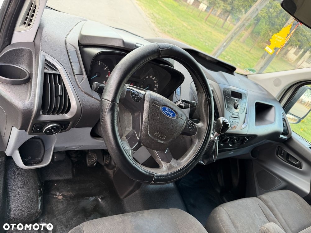 Ford Custom - 22