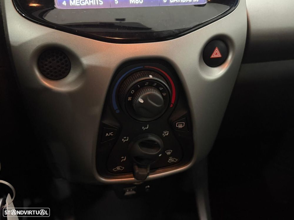 Toyota Aygo 1.0 X-Cite - 11