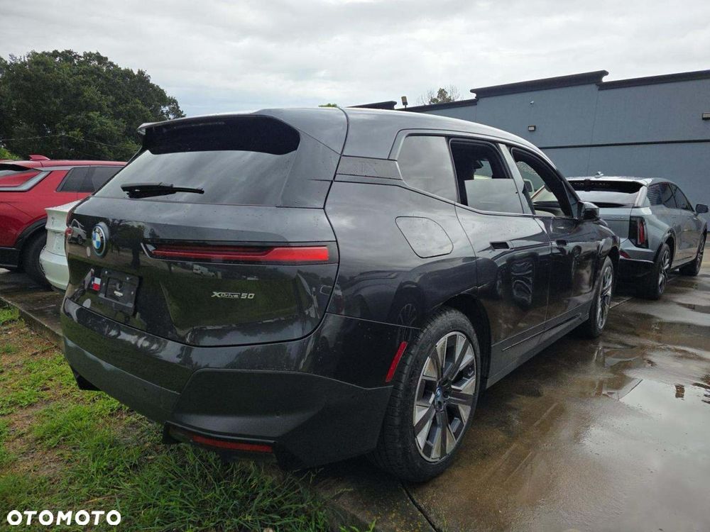 BMW iX - 4