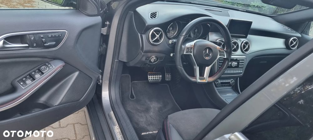 Mercedes-Benz GLA 250 4Matic 7G-DCT AMG Line - 35