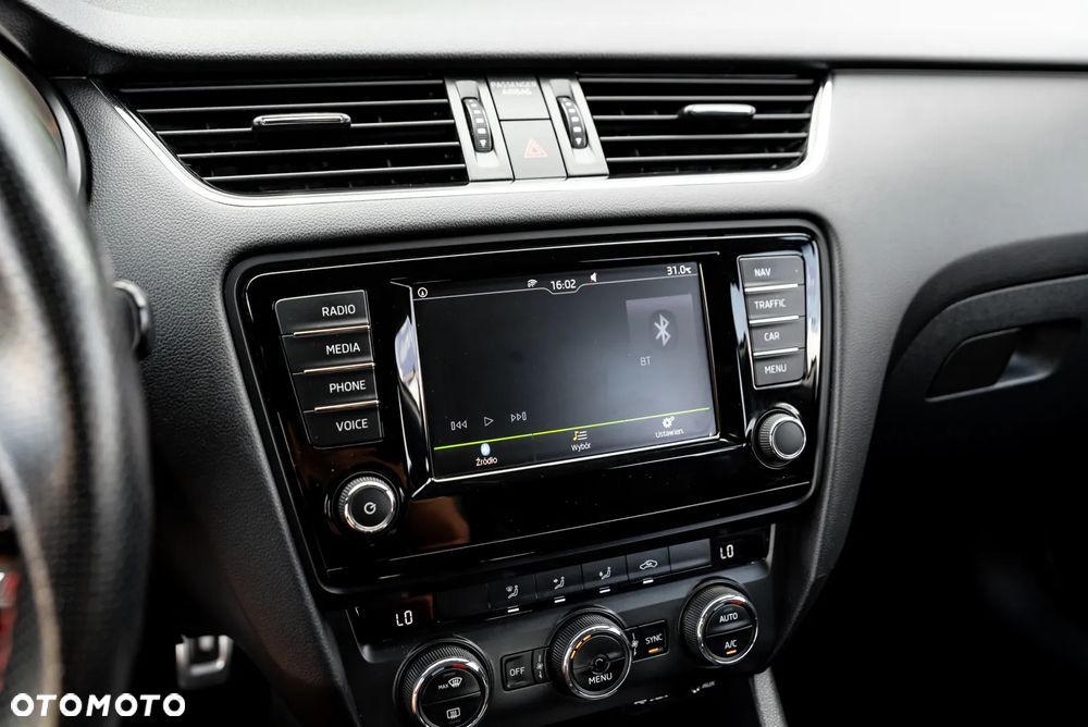 Skoda Octavia 2.0 TDI DSG RS - 32