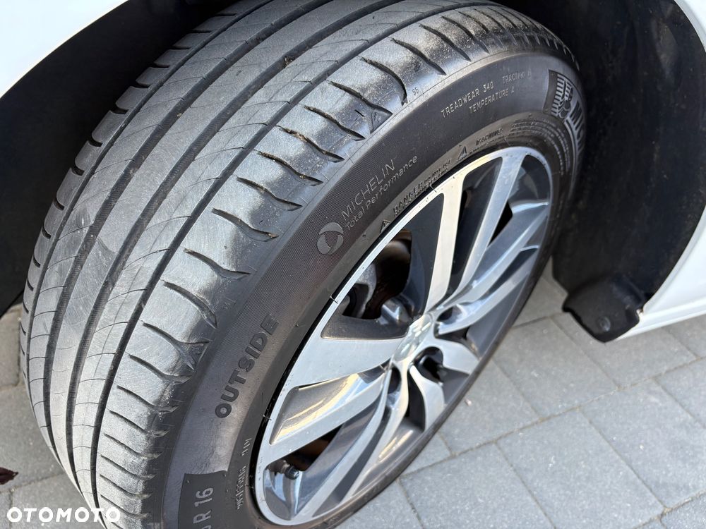 Peugeot 308 1.5 BlueHDi Allure Pack S&S - 14