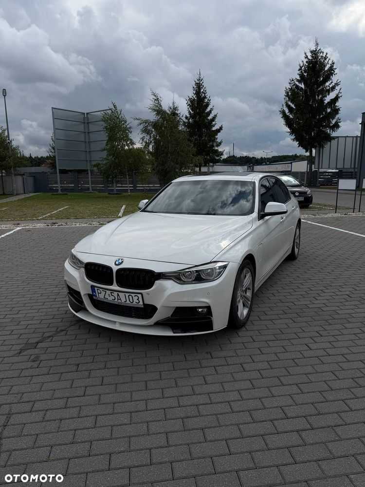 BMW Seria 3 330e iPerformance Luxury Line