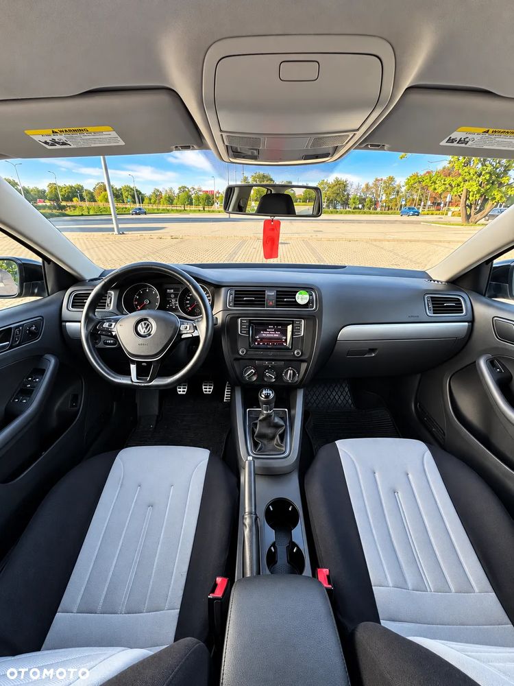 Volkswagen Jetta - 7