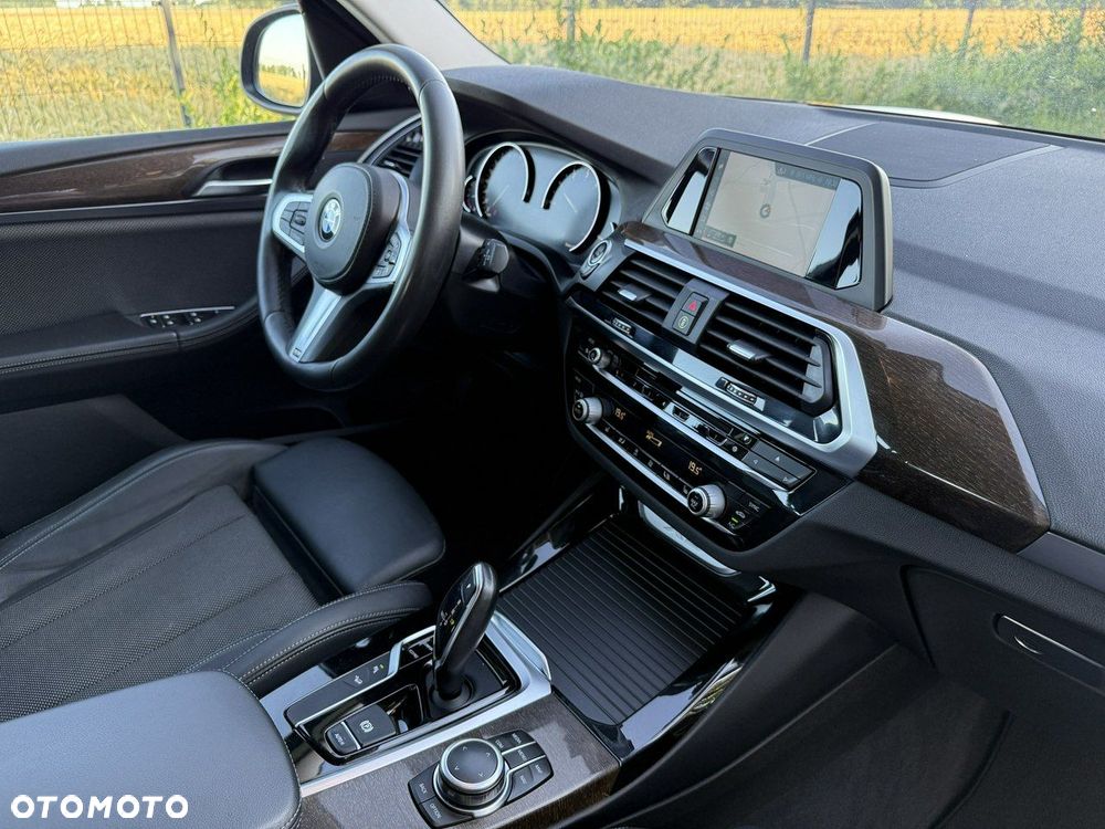 BMW X3 xDrive20i Advantage - 33