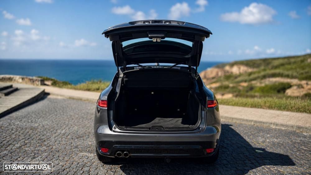 Jaguar F-Pace 20d Prestige - 11