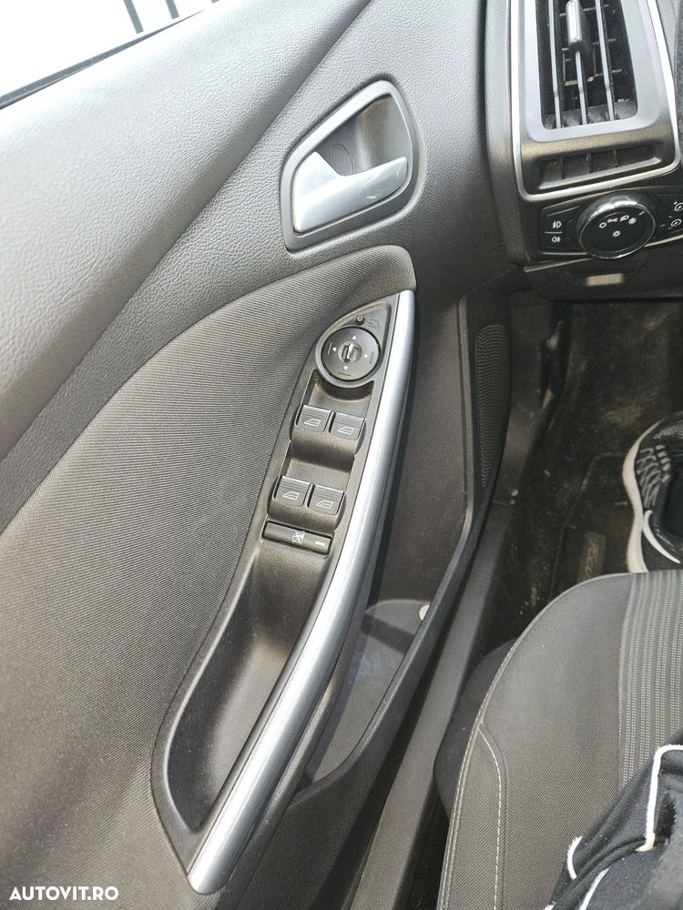 Ford Focus 1.6 TDCI DPF Start-Stopp-System Titanium - 9