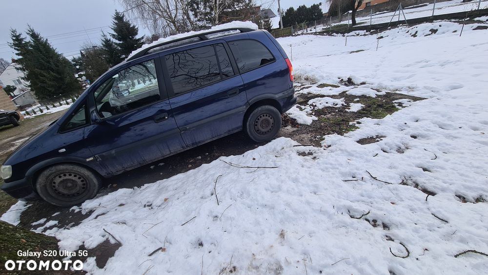 Opel Zafira 1.8 16V Comfort - 2