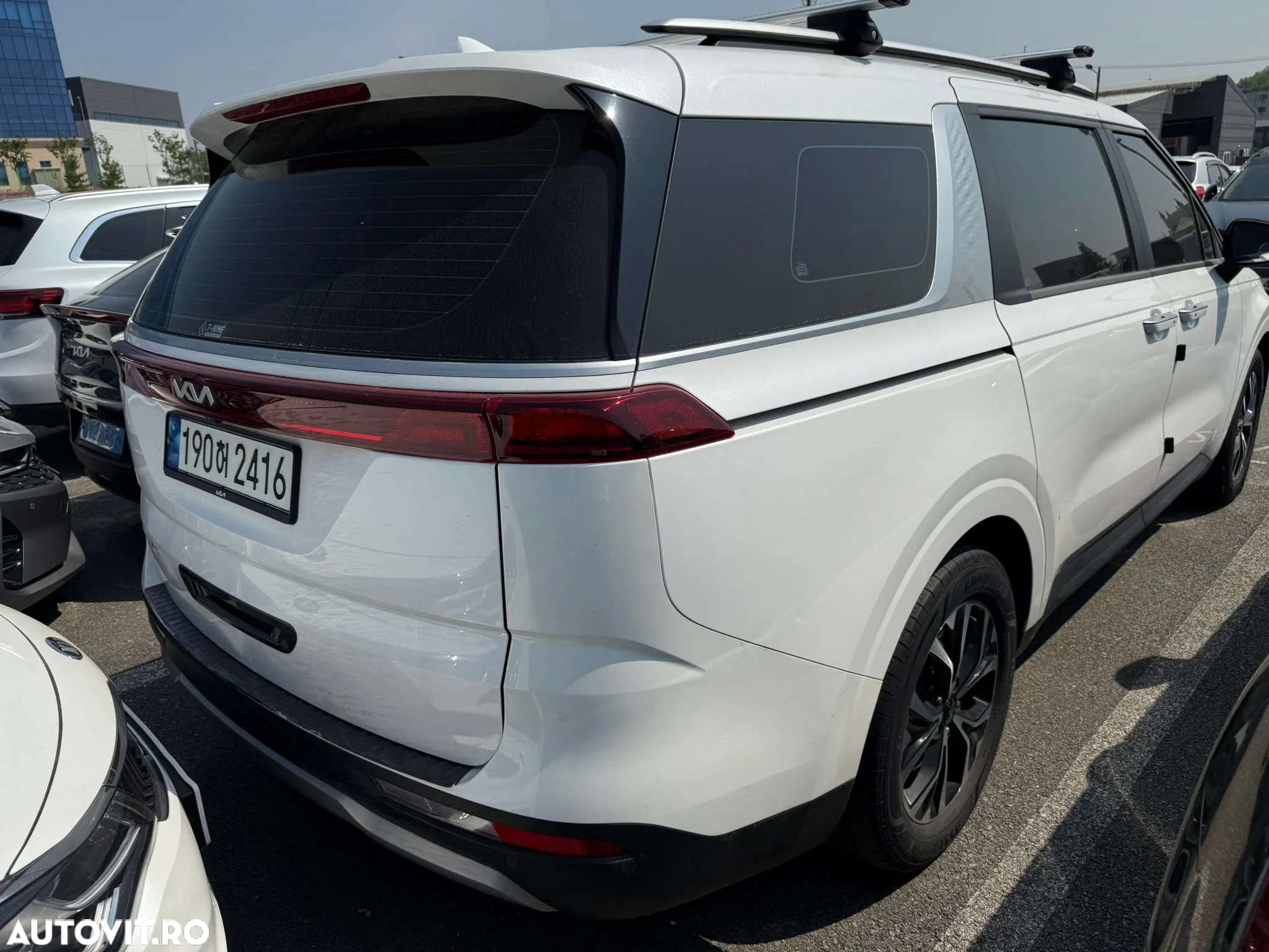 Kia Carnival - 3