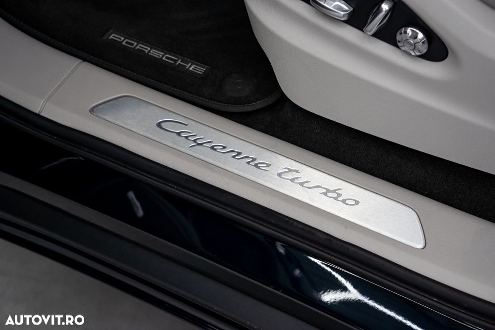 Porsche Cayenne Turbo - 31