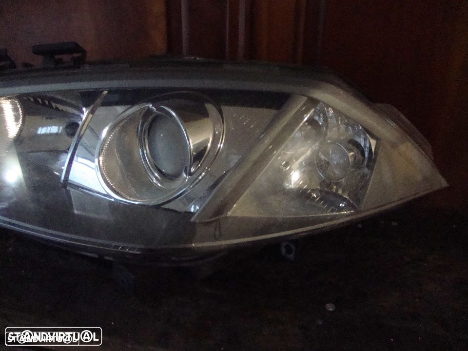 farol esquerdo Xenon Renault Megane 2003 a 2007 - 2