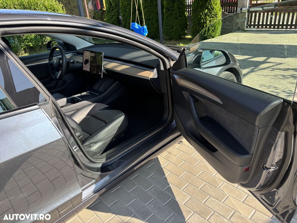 Tesla Model 3 - 11