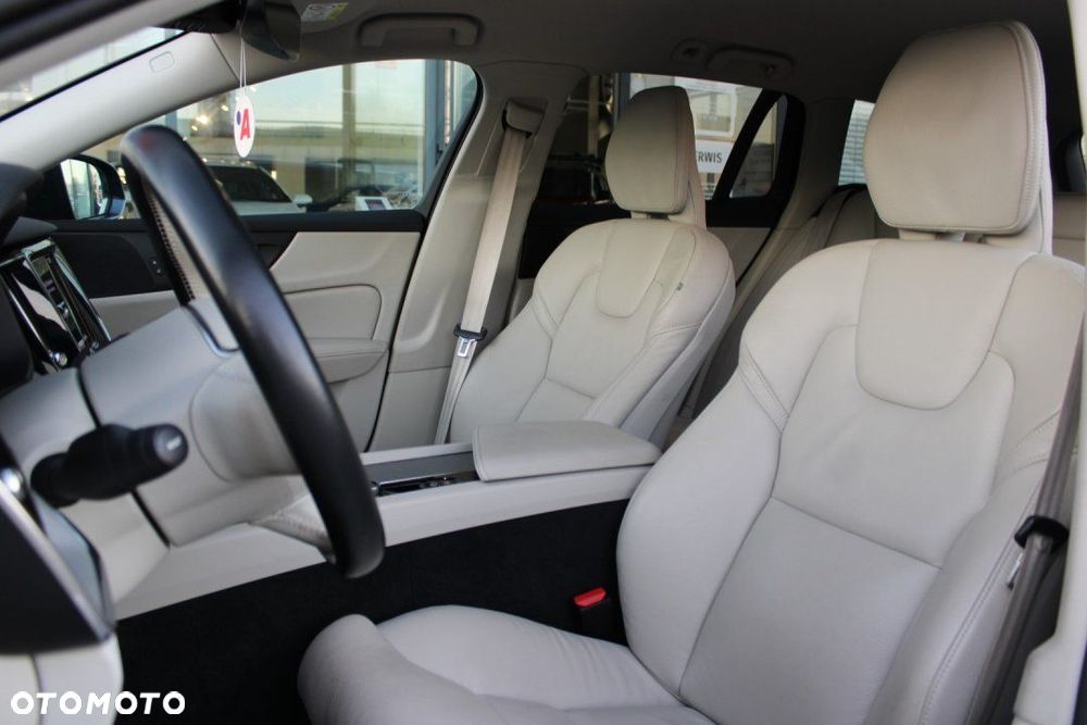 Volvo V60 Cross Country - 21