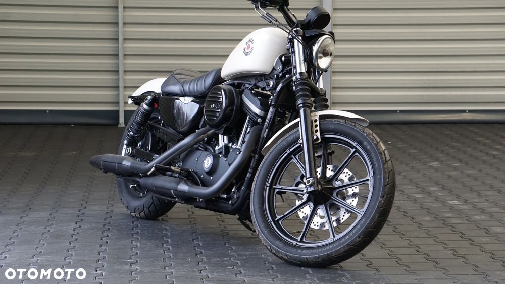 Harley-Davidson Sportster Iron 883 - 3