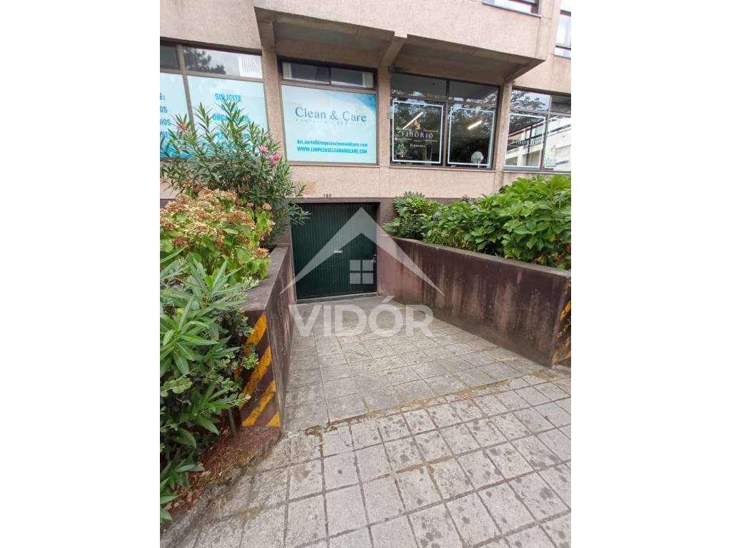 Garagem na Rua Bernardim Ribeiro - Circunvalação - Grande imagem: 3/4