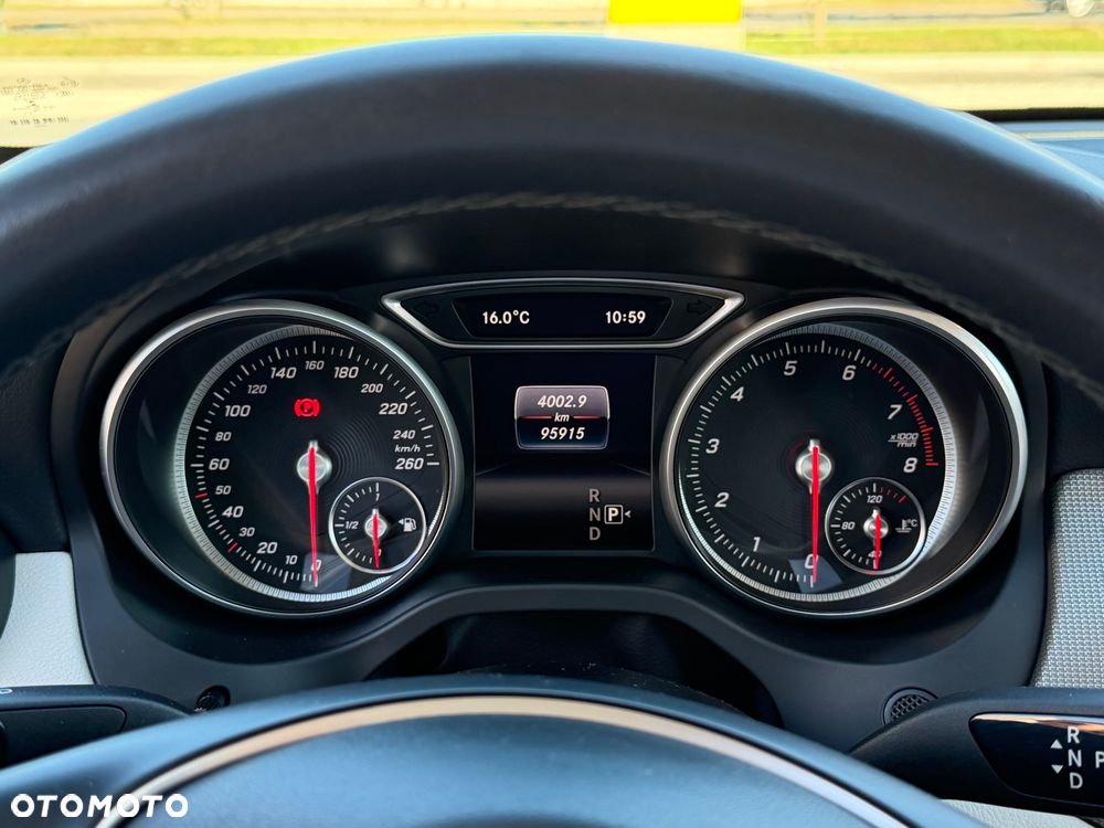 Mercedes-Benz CLA 200 7G-DCT Urban - 20