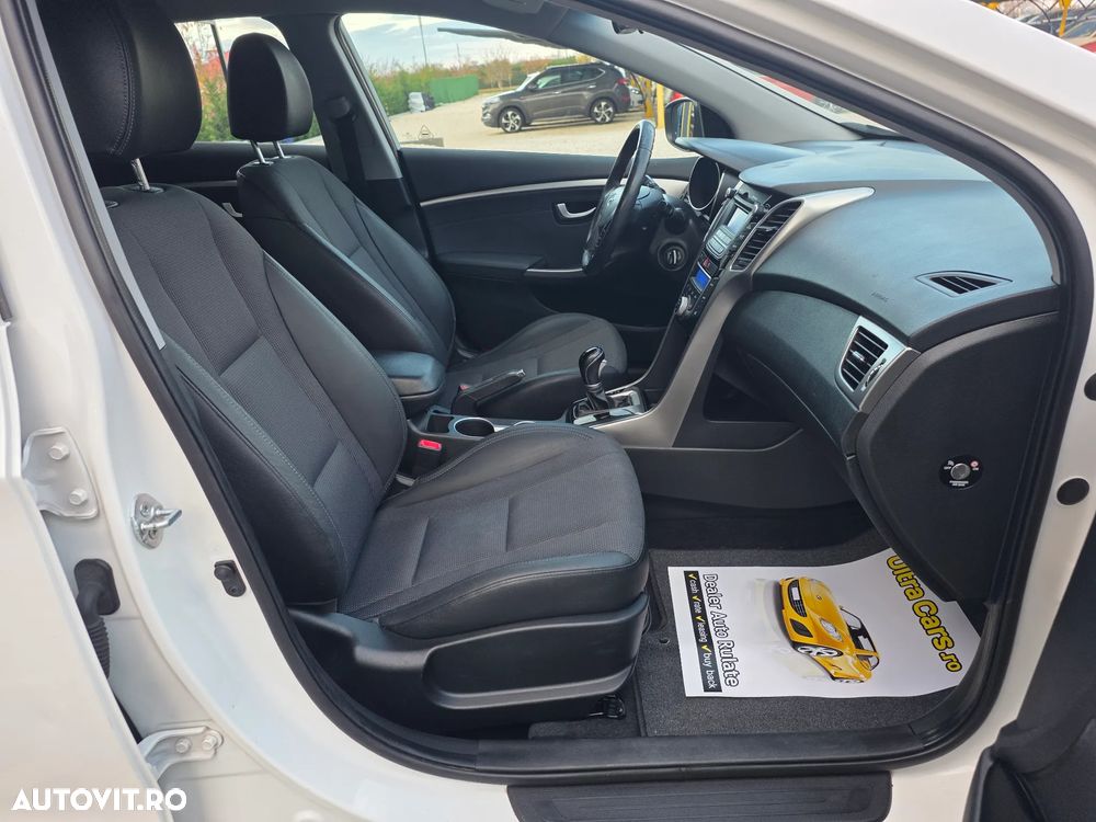 Hyundai i30 1.6 CRDI Automatik Style - 10