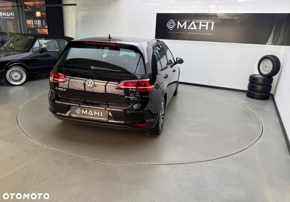 Volkswagen Golf - 11