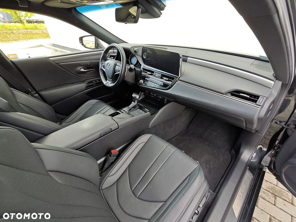 Lexus ES 300h F Sport Edition - 4